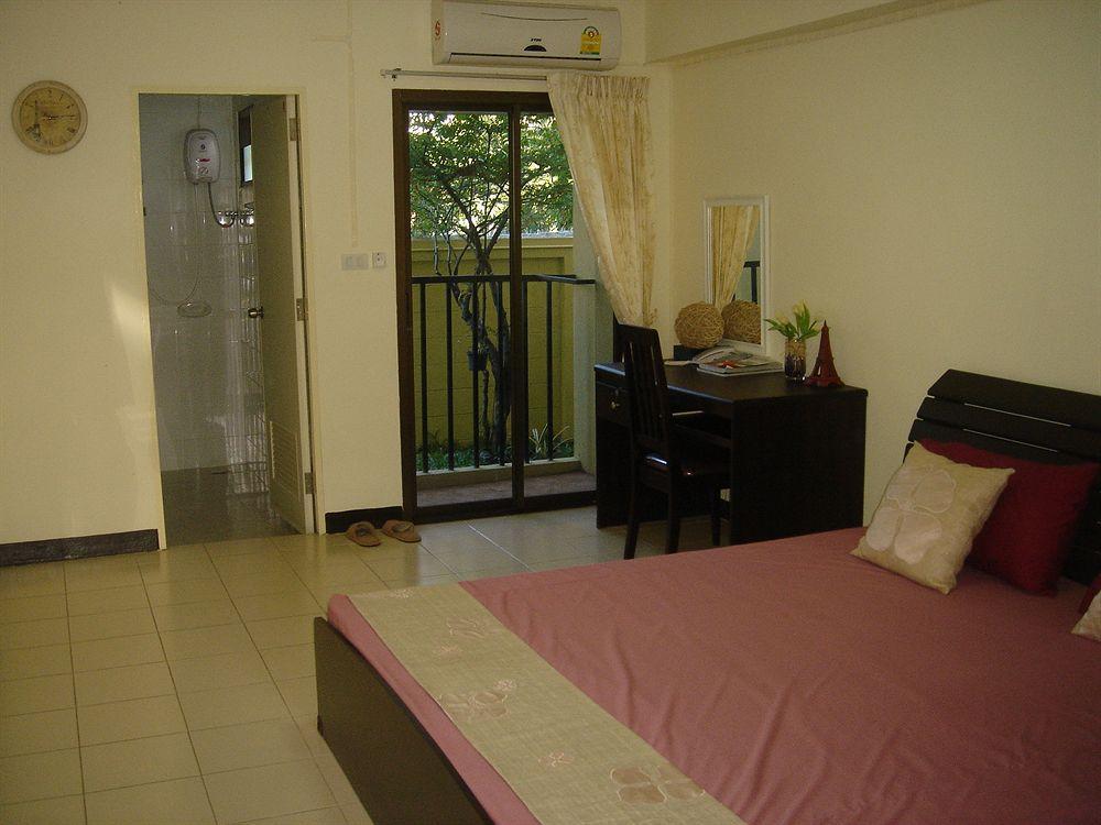 The European Place Bangkok Extérieur photo