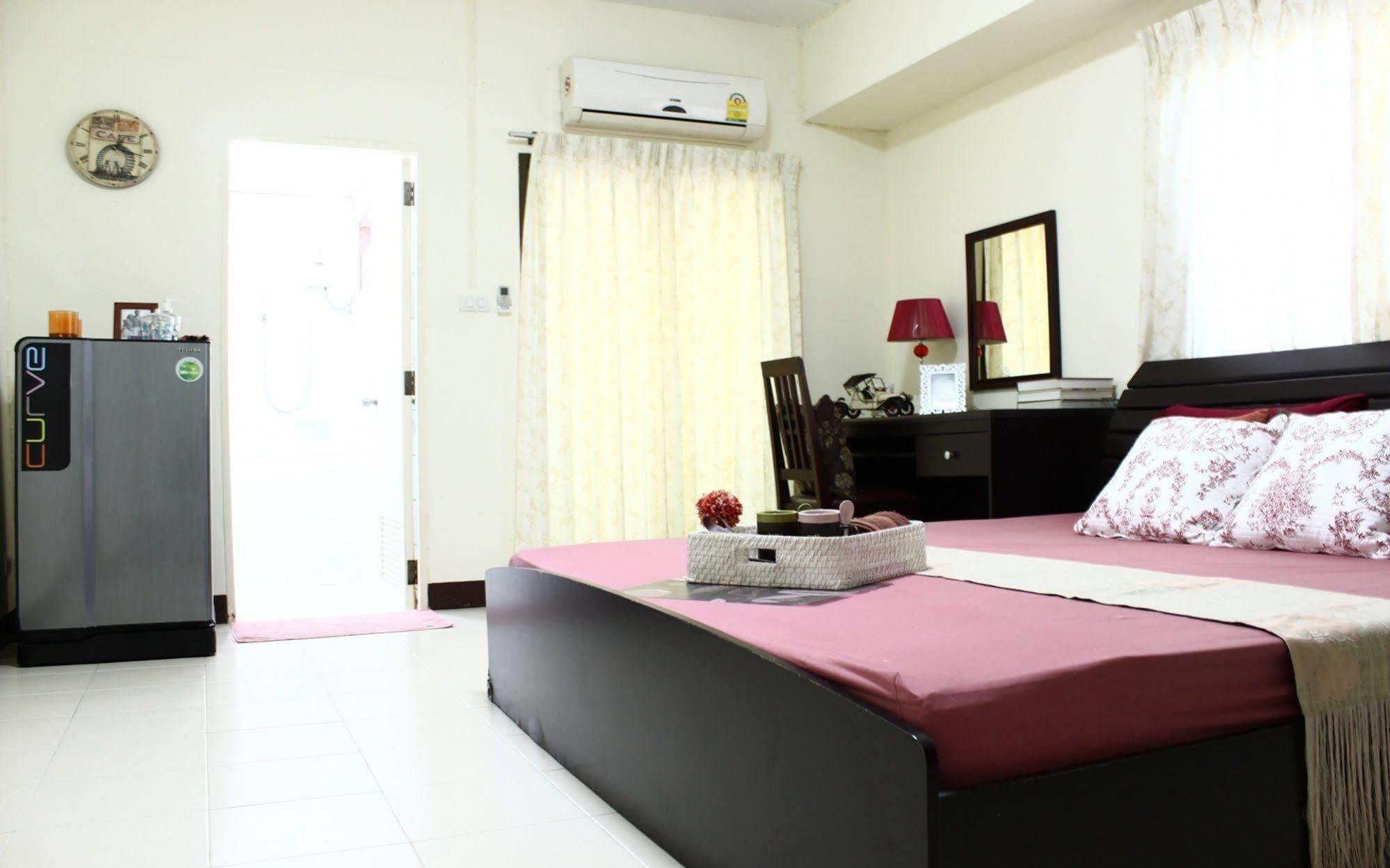 The European Place Bangkok Extérieur photo