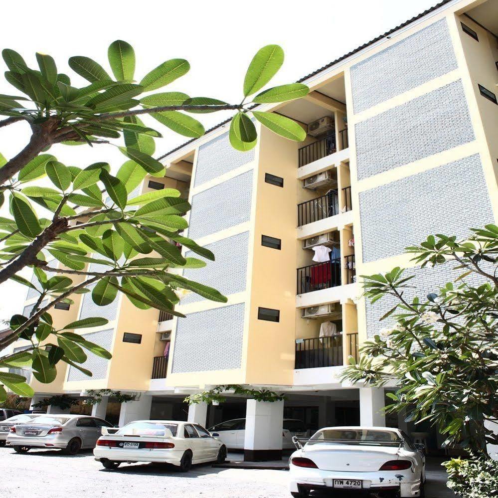 The European Place Bangkok Extérieur photo